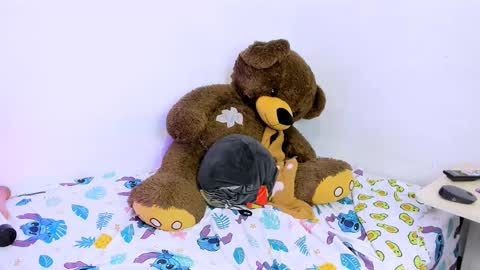 INSTAGRAM AURORA MCRY online show from February 1, 2025, 5:49 am