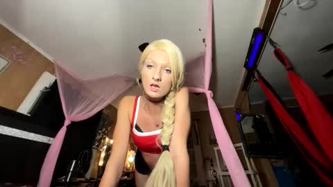 Snapshot of auroranightsxxx chatting on May 14, 2026, 4:30 am Destiny Nicole online show from May 14, 2026, 4:30 am