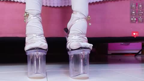 Aurora online show from December 15, 2025, 1:48 pm