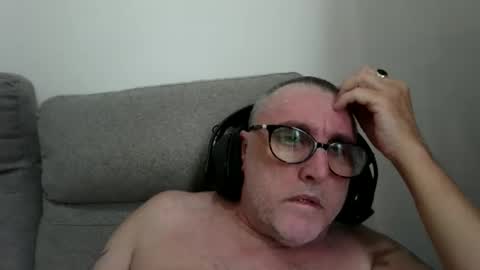 aussie_ozzie online show from May 15, 2026, 3:24 am