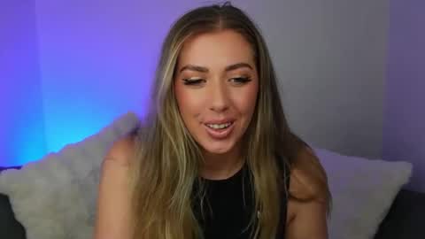 aussielulu online show from October 17, 2025, 11:24 am