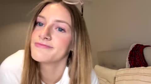 Molly May  online show from April 4, 2026, 9:18 am