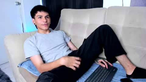Snapshot of austin_falcon chatting on April 24, 2026, 7:38 pm Austin online show from April 24, 2026, 7:38 pm