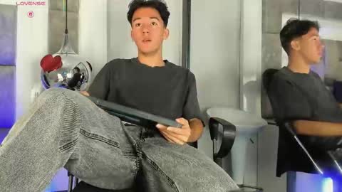 austinreeds online show from March 22, 2026, 3:59 pm