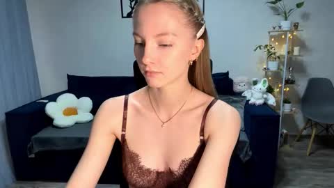 Annie online show from October 5, 2025, 2:59 pm