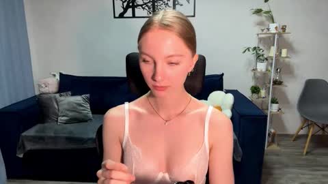 Annie online show from October 16, 2025, 5:03 pm