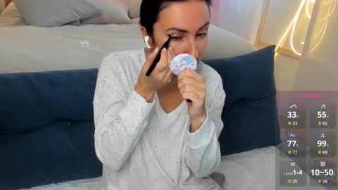 Ava online show from September 30, 2025, 5:01 am