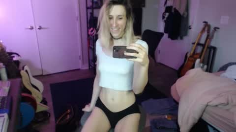 Snapshot of ava_reinhart_999 chatting on March 7, 2026, 8:28 pm Ava online show from March 7, 2026, 8:28 pm