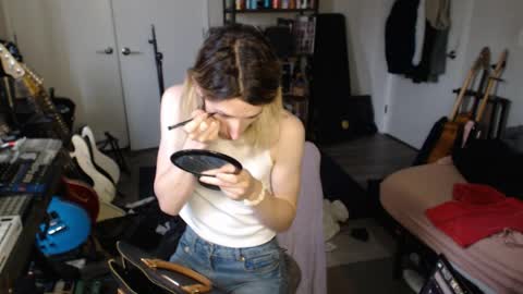 Snapshot of ava_reinhart_999 chatting on April 2, 2026, 7:55 pm Ava online show from April 2, 2026, 7:55 pm