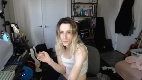 Snapshot of ava_reinhart_999 chatting on April 10, 2026, 8:46 pm Ava online show from April 10, 2026, 8:46 pm