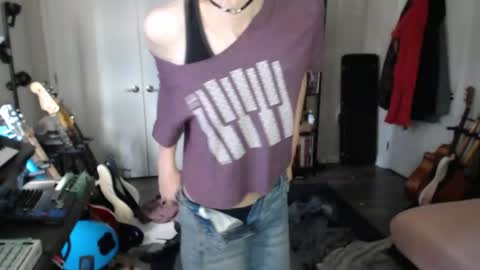 Snapshot of ava_reinhart_999 chatting on April 30, 2026, 7:42 pm Ava online show from April 30, 2026, 7:42 pm