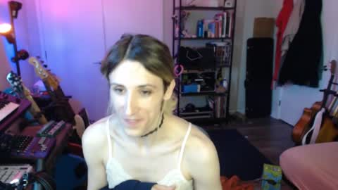 Snapshot of ava_reinhart_999 chatting on May 7, 2026, 8:58 pm Ava online show from May 7, 2026, 8:58 pm