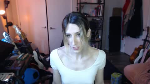 Snapshot of ava_reinhart_999 chatting on May 9, 2026, 8:36 pm Ava online show from May 9, 2026, 8:36 pm