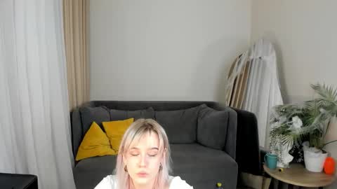 Snapshot of avabloom_ chatting on November 2, 2025, 9:39 pm avabloom_ online show from November 2, 2025, 9:39 pm