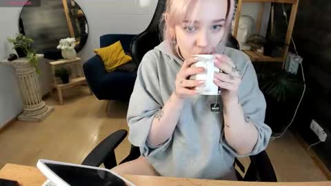 Snapshot of avabloom_ chatting on February 5, 2026, 10:25 pm avabloom_ online show from February 5, 2026, 10:25 pm