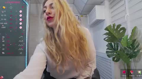 Snapshot of avablue_ chatting on March 3, 2025, 4:14 am online show from March 3, 2025, 4:14 am