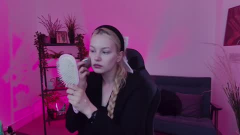 Ava nonude online show from September 11, 2025, 7:19 am