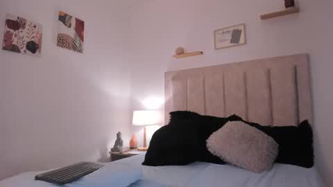 Avaline Help me reach 100 likes TRANSMISSION EVERY DAY FROM 39 PM online show from December 12, 2024, 3:32 am