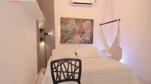 Avalon online show from December 20, 2025, 7:43 pm