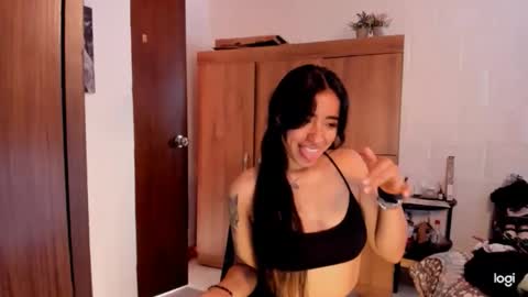 Snapshot of ave_fenix69 chatting on February 4, 2026, 8:47 pm Valery -- online show from February 4, 2026, 8:47 pm