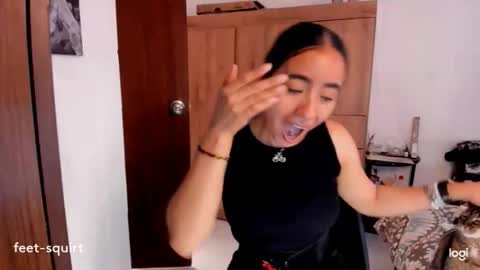 Snapshot of ave_fenix69 chatting on February 5, 2026, 8:46 pm Valery -- online show from February 5, 2026, 8:46 pm