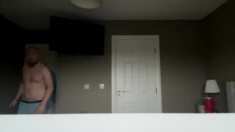 Snapshot of averagebar chatting on October 19, 2025, 7:31 am averagebar online show from October 19, 2025, 7:31 am