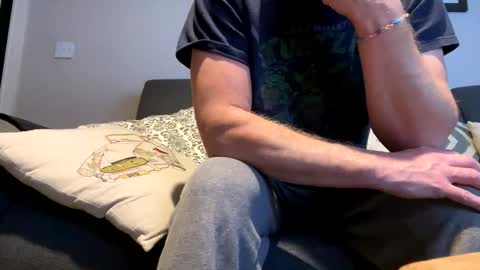 Snapshot of averagebar chatting on November 7, 2025, 9:04 pm averagebar online show from November 7, 2025, 9:04 pm