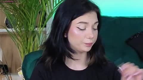 AveryWillow online show from November 2, 2025, 7:55 am