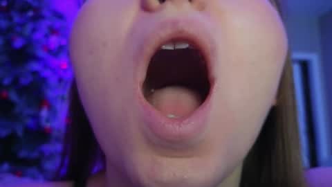 avgustina_love online show from May 20, 2026, 9:37 am