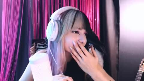 Avriel online show from September 11, 2025, 5:07 am