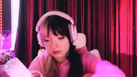 Avriel online show from January 14, 2026, 3:01 am