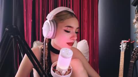 Avriel online show from May 31, 2026, 3:47 am