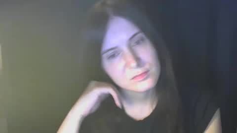 avialenne online show from April 18, 2026, 7:58 pm