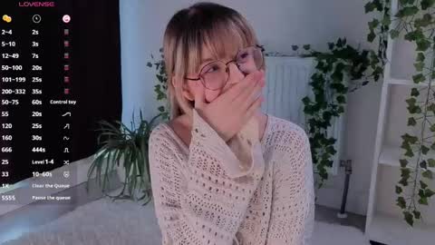 Snapshot of aviaveavi chatting on March 23, 2026, 2:32 pm aviaveavi online show from March 23, 2026, 2:32 pm