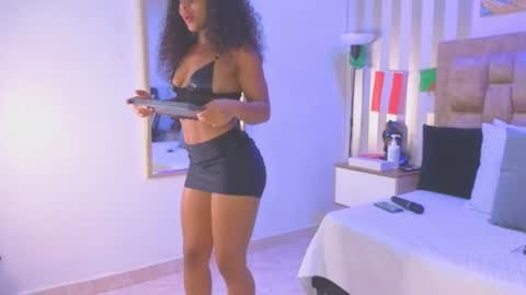 Snapshot of avis_lara chatting on June 20, 2026, 8:11 pm AVIS online show from June 20, 2026, 8:11 pm