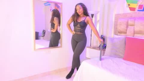 Snapshot of avis_lara chatting on June 24, 2026, 8:30 pm AVIS online show from June 24, 2026, 8:30 pm