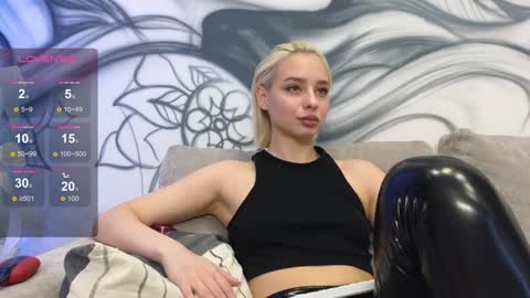 Snapshot of avr0ra chatting on January 16, 2025, 10:32 am Goddess Avrora online show from January 16, 2025, 10:32 am