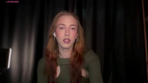 avril_pearly_ online show from May 13, 2026, 10:56 am