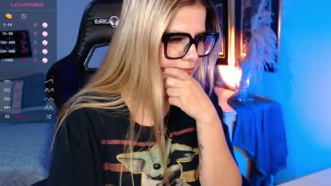 Avrill Morgan online show from December 9, 2024, 11:03 pm