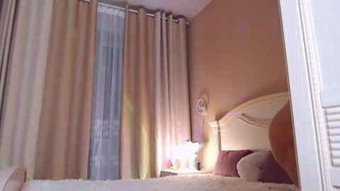 Snapshot of avrora_lew_ chatting on October 13, 2025, 10:32 pm Avrora Inst online show from October 13, 2025, 10:32 pm