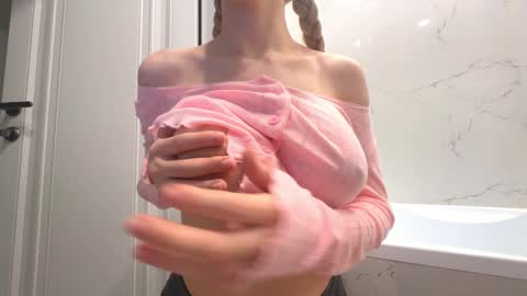 Avrora online show from September 22, 2025, 3:14 pm