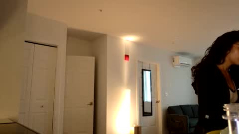 Avaia online show from February 18, 2026, 7:54 pm