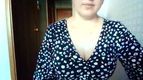 awesomeladyy online show from April 4, 2026, 7:39 am