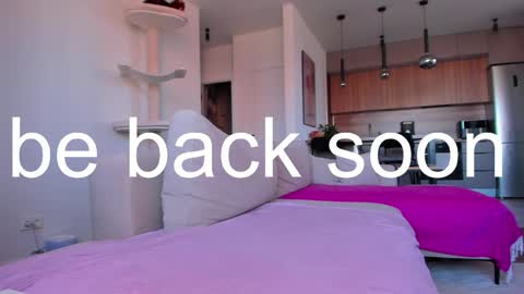 Awgustina online show from April 11, 2026, 9:24 am