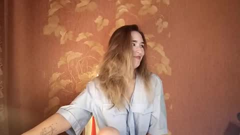 Snapshot of awora_wolf chatting on October 7, 2025, 9:28 am Awora Wolf online show from October 7, 2025, 9:28 am