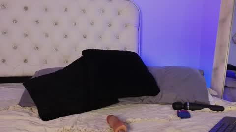 axarasss online show from April 18, 2026, 7:07 pm