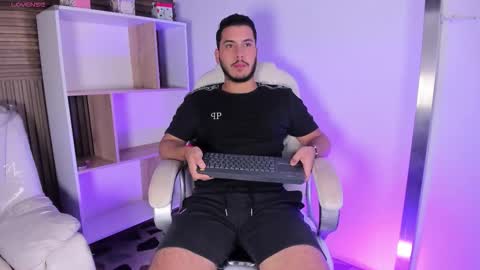 axel_grey_ online show from October 16, 2025, 12:17 pm