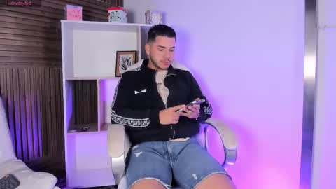 axel_grey_ online show from November 19, 2025, 12:16 pm