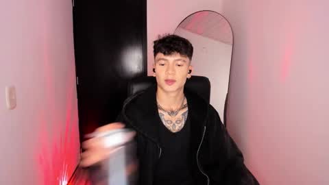 Snapshot of axel_inkshade chatting on December 18, 2025, 6:30 am Axel online show from December 18, 2025, 6:30 am