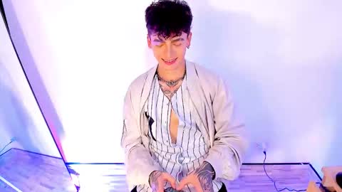 Snapshot of axel_inkshade chatting on January 12, 2026, 1:33 am Axel online show from January 12, 2026, 1:33 am